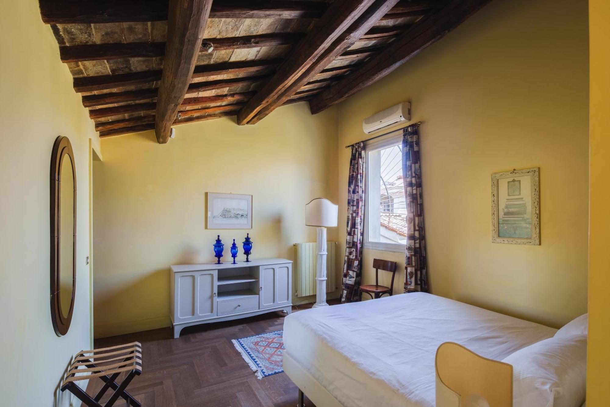 Yoursuiterome, Rome